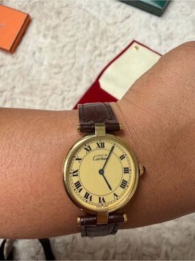 Must de Cartier Gold-Tone Round Watch with Brown Leather Strap